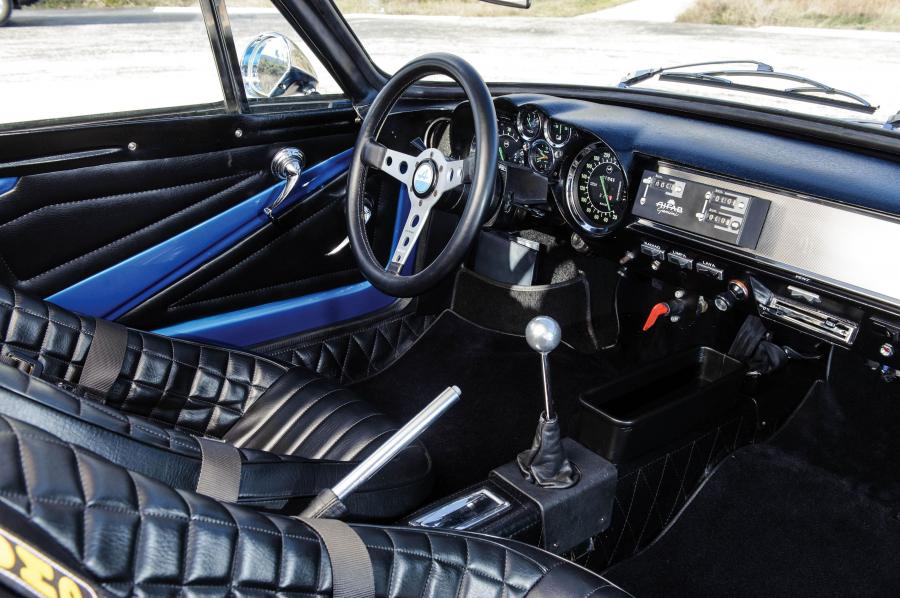 Интерьер Renault Alpine A110 1600S 1972 года  (фото 6 из 20)